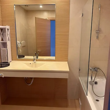 11th Delta Urbana Apartment *