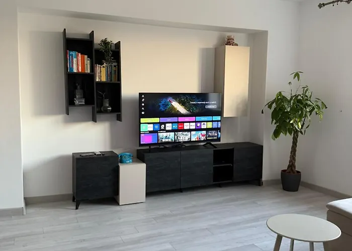 11th Delta Urbana Apartment *